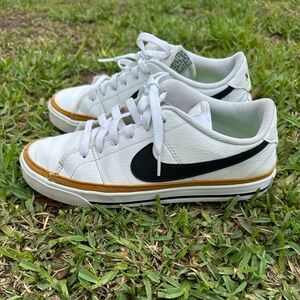 Nike Women's Court Legacy | Size 8